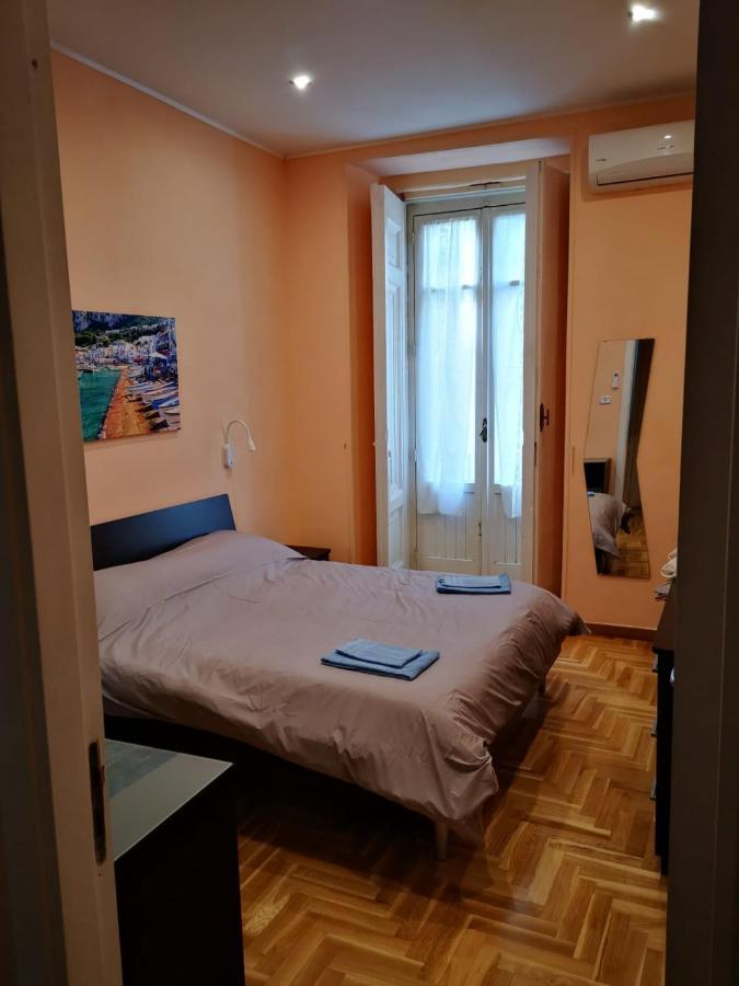 Casa Cupiello Via Chiaia - Casa Vacanze Ad Uso Esclusivo Neapel Exteriör bild